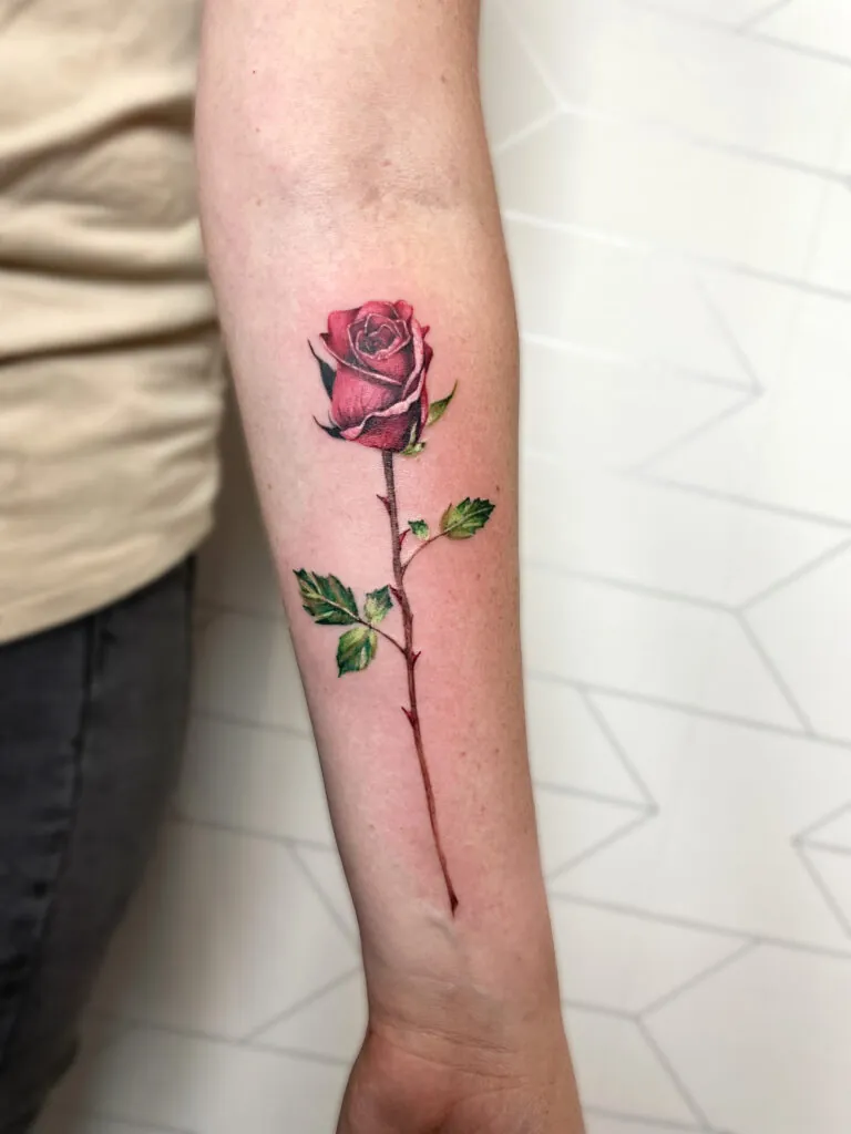 realistische rozen tattoo