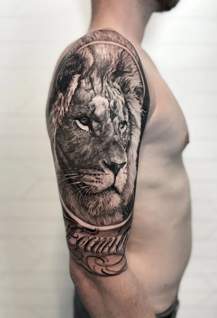 realistische tattoo leeuw